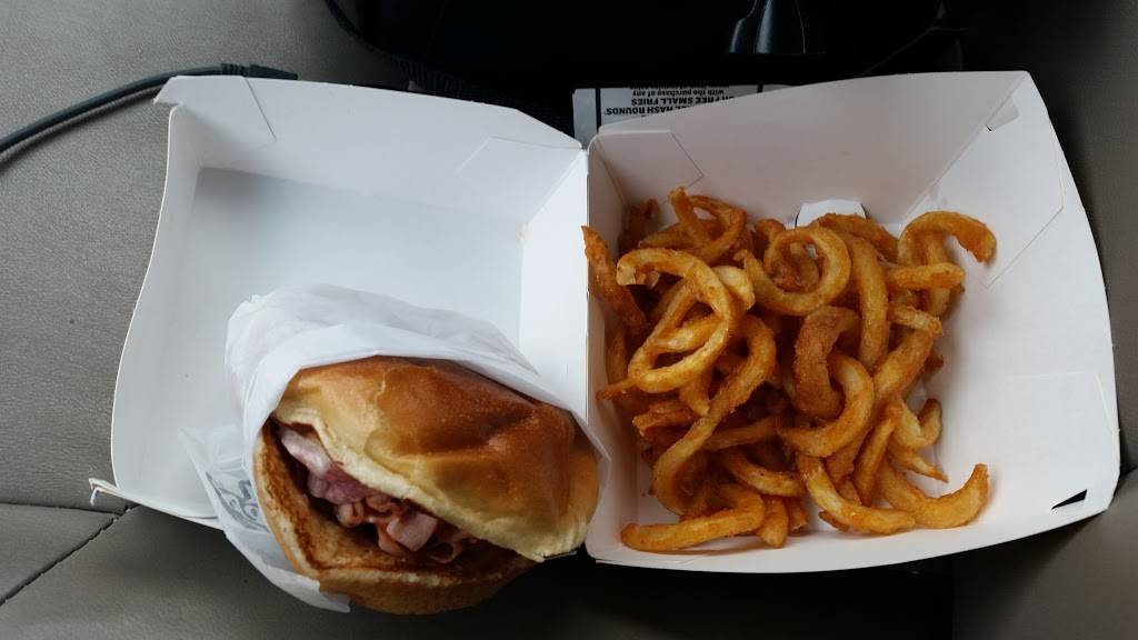 Hardees | restaurant | 2100 Twin Valley Dr, Dubuque, IA 52003, USA | 5635839404 OR +1 563-583-9404