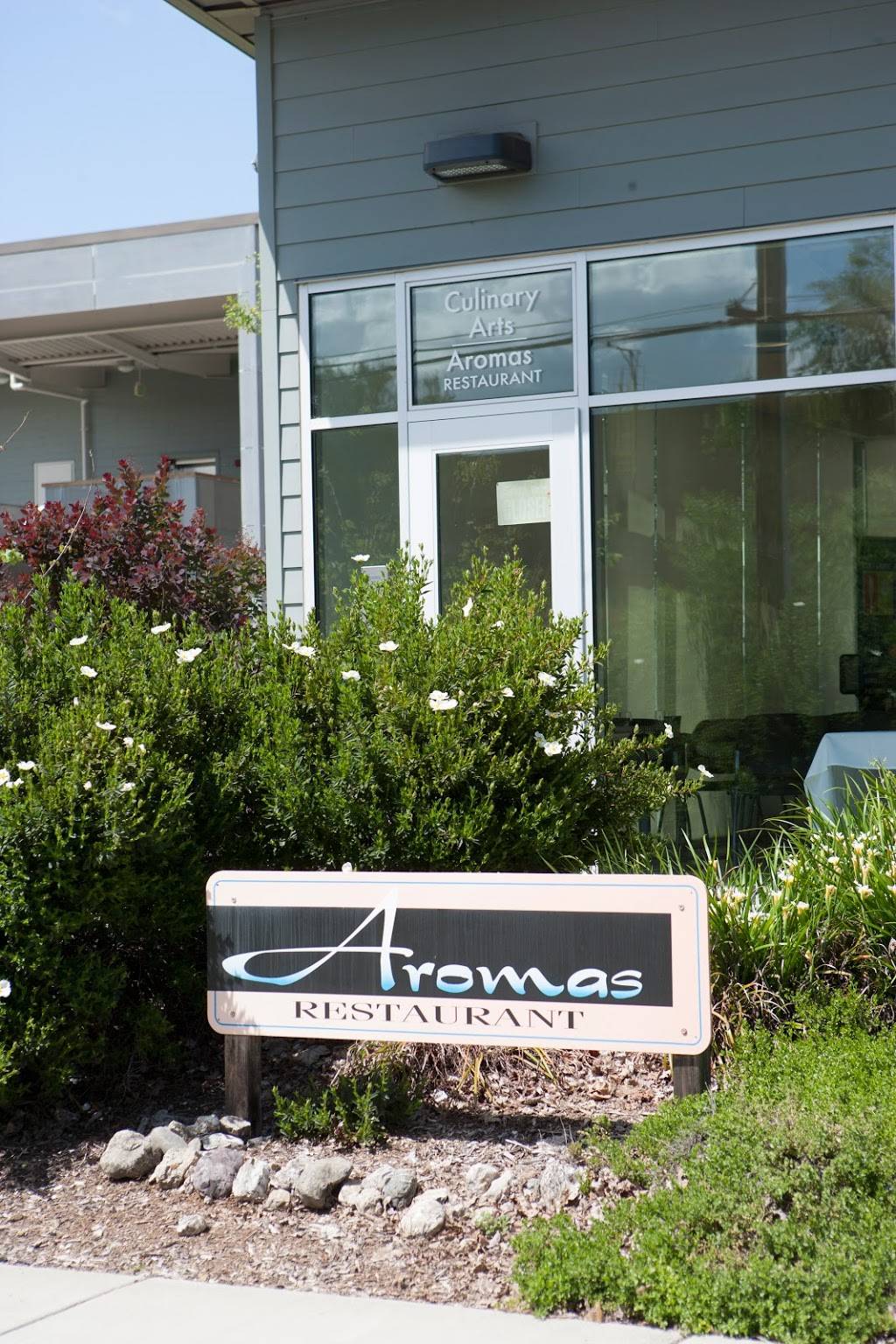 Aromas Restaurant & Café | cafe | Culinary Arts, 15880 Dam Rd Ext Building 200, Clearlake, CA 95422, USA | 7079957900 OR +1 707-995-7900