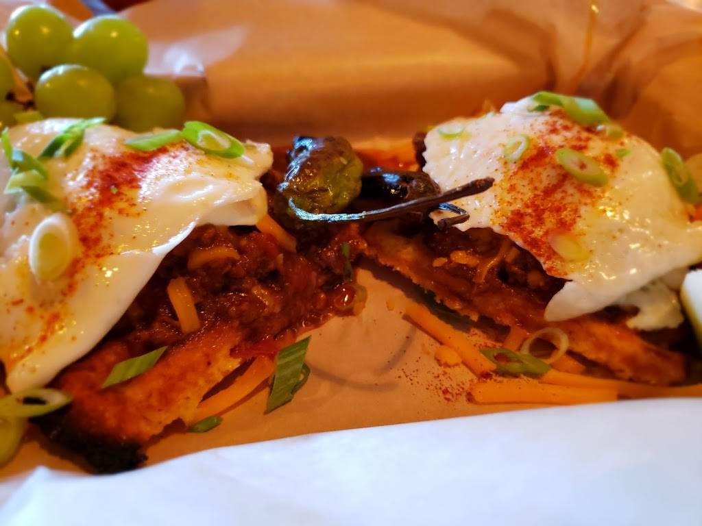 The Dakota East Side Ice House | restaurant | 433 S Hackberry, San Antonio, TX 78203, USA | 2103756009 OR +1 210-375-6009