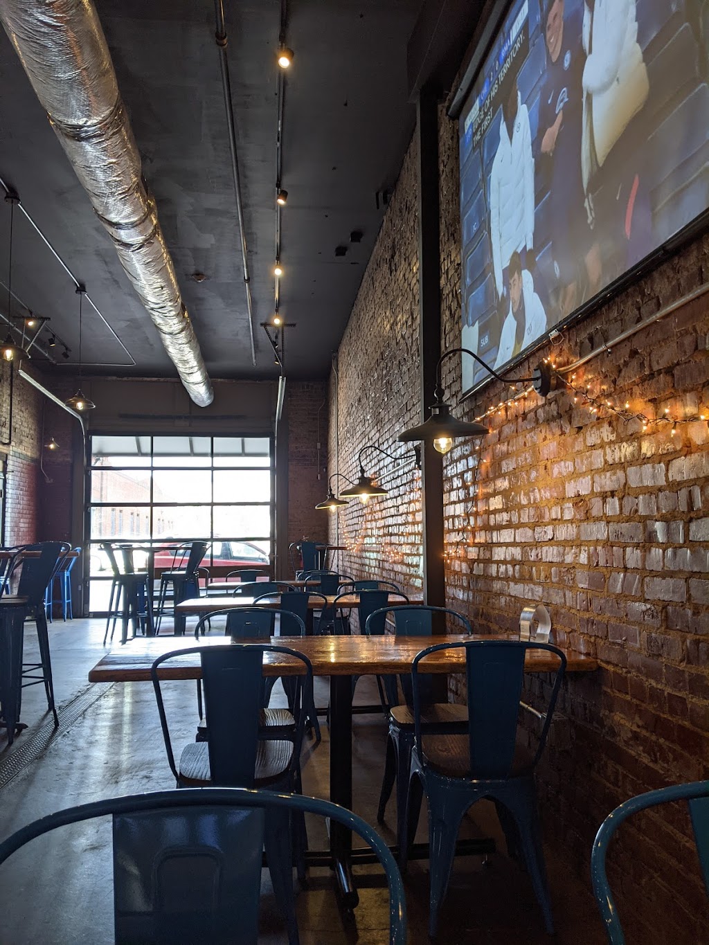 Fountainhead Taproom | restaurant | 1617 Rossville Ave, E Main St 1 Block off, Chattanooga, TN 37408, USA | 4235416355 OR +1 423-541-6355