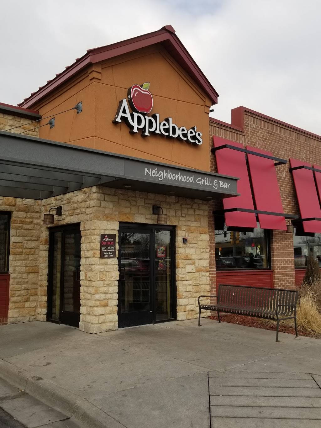 Applebees Grill + Bar | restaurant | 14091 E Iliff Ave, Aurora, CO 80014, USA | 3037459897 OR +1 303-745-9897