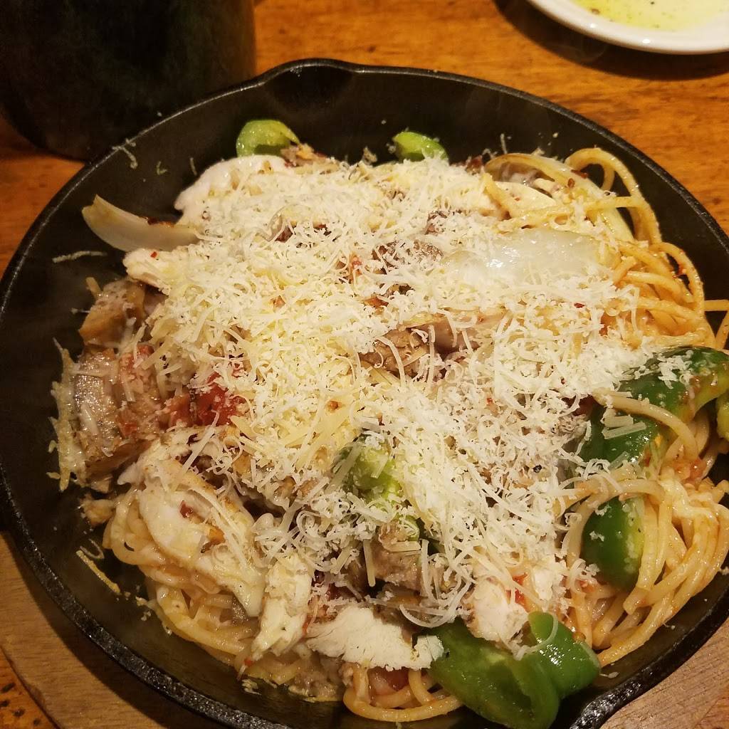 Johnny Carinos | restaurant | 3015 W Shore Dr, Holland, MI 49424, USA | 6167385200 OR +1 616-738-5200