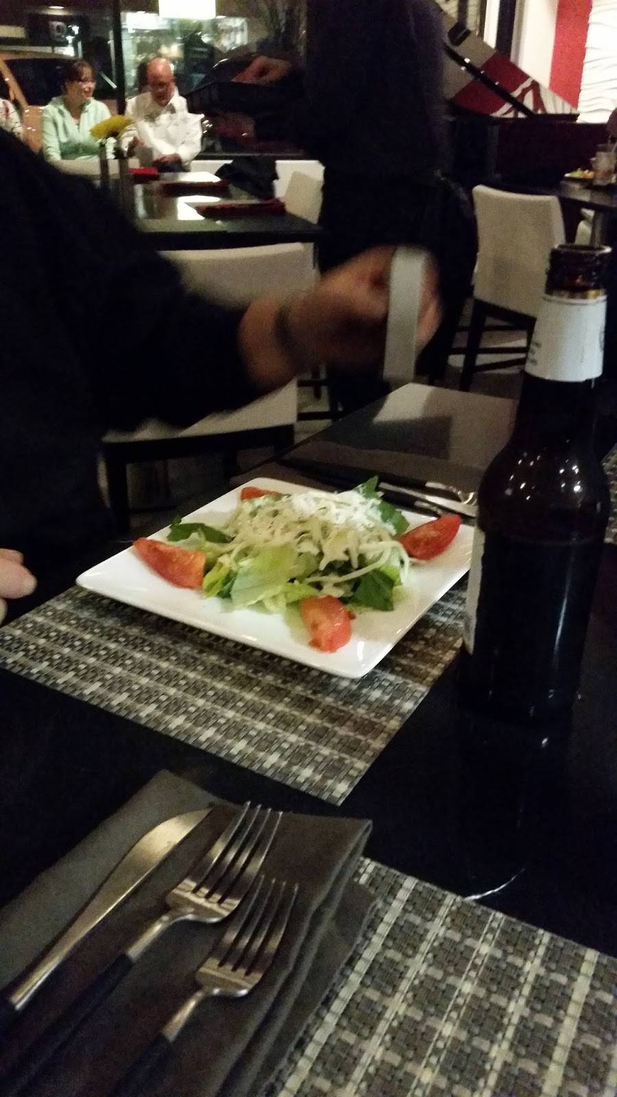 R Bar & Grille | restaurant | 157 W Main St, Decatur, IL 62523, USA | 2173306825 OR +1 217-330-6825