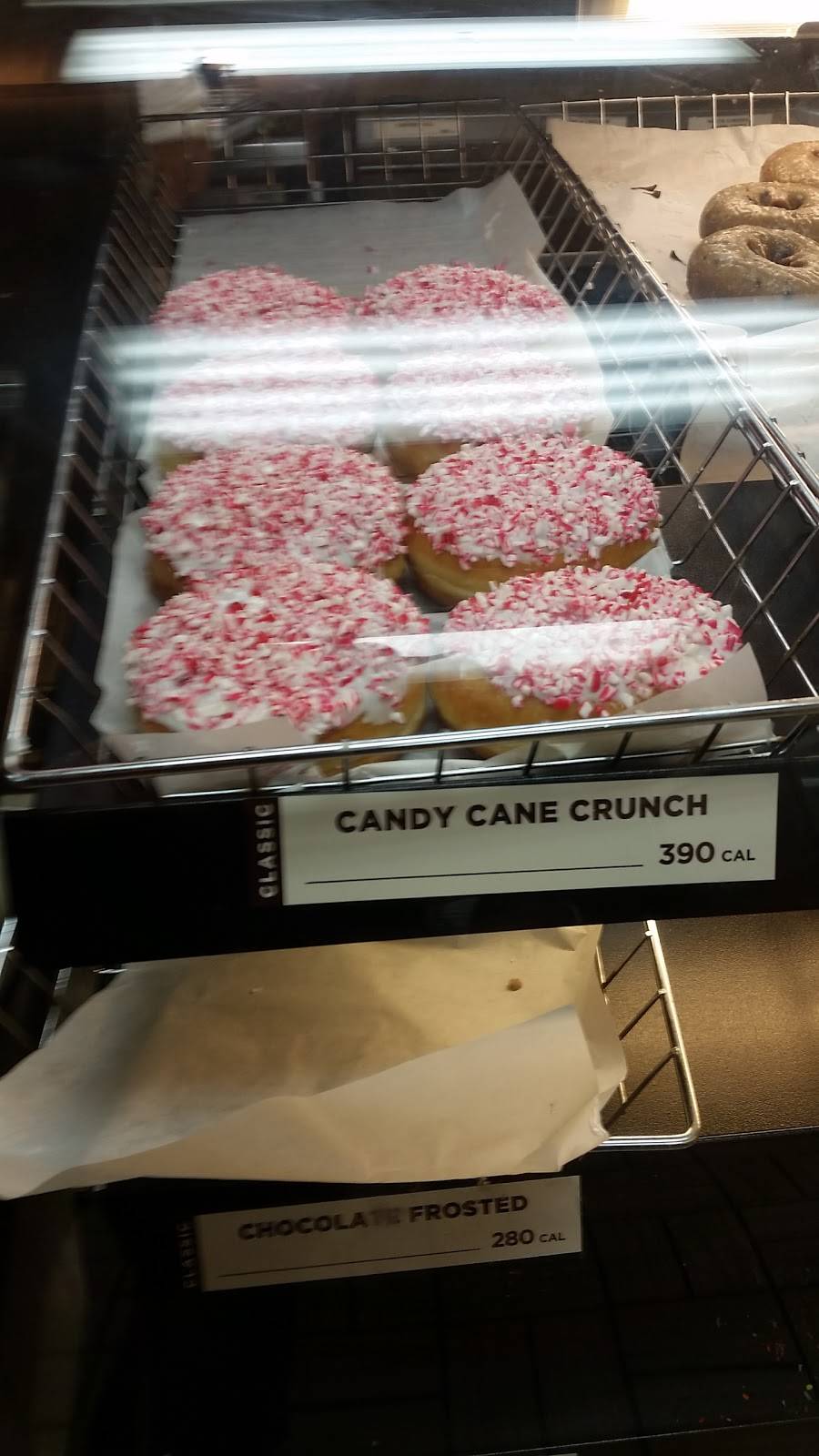 Dunkin | bakery | 1335 10th St SE Bldg 184, Washington, DC 20374, USA | 2028898800 OR +1 202-889-8800