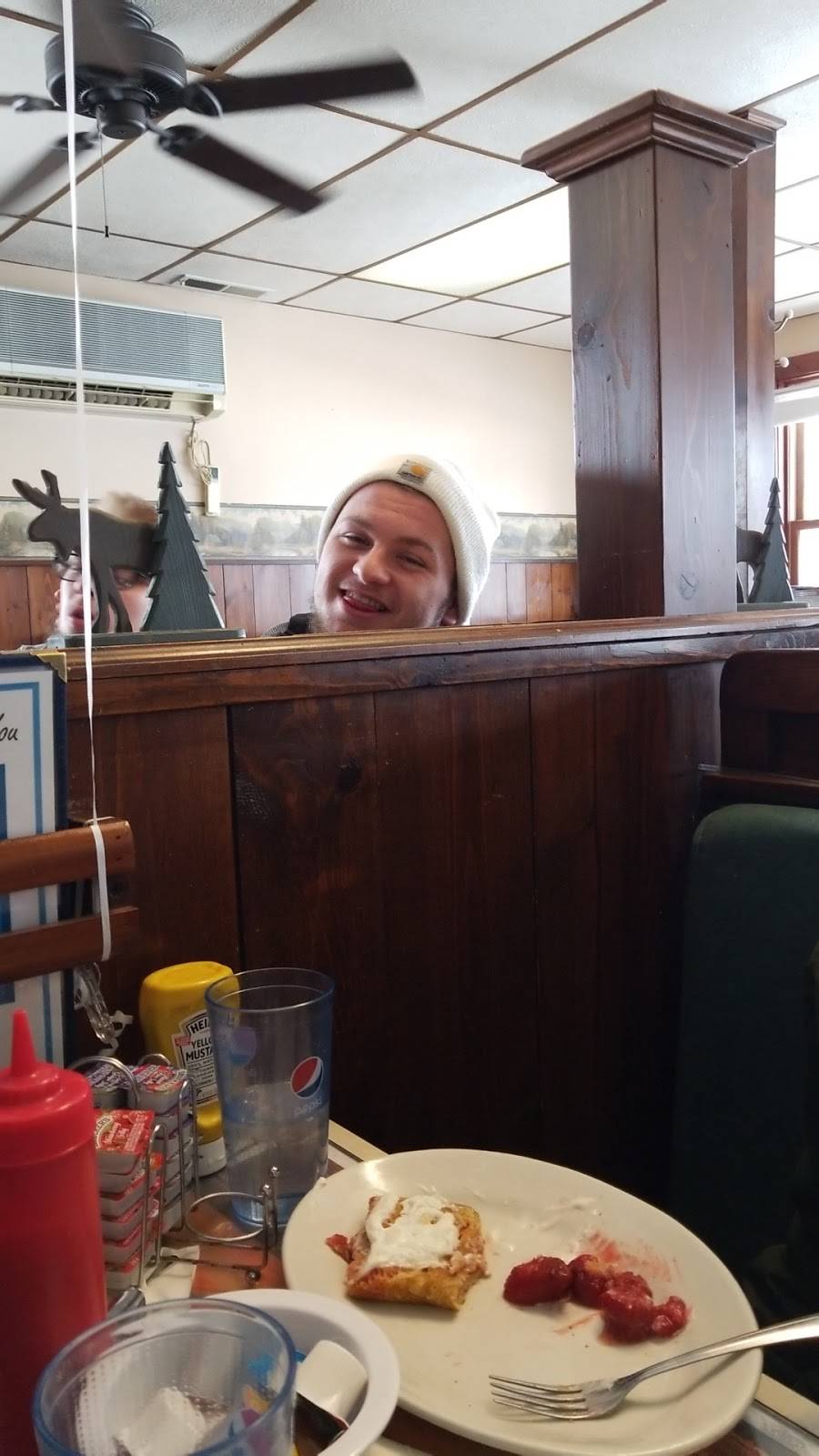 Cubby Hole | restaurant | 10713 N Main St, Richmond, IL 60071, USA | 8156784624 OR +1 815-678-4624