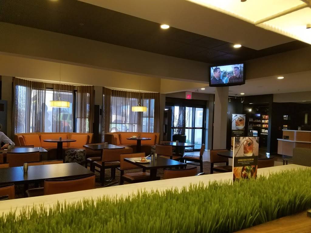 The Bistro – Eat. Drink. Connect.® | restaurant | 3800 Northpoint Blvd, Waukegan, IL 60085, USA | 8476898000 OR +1 847-689-8000