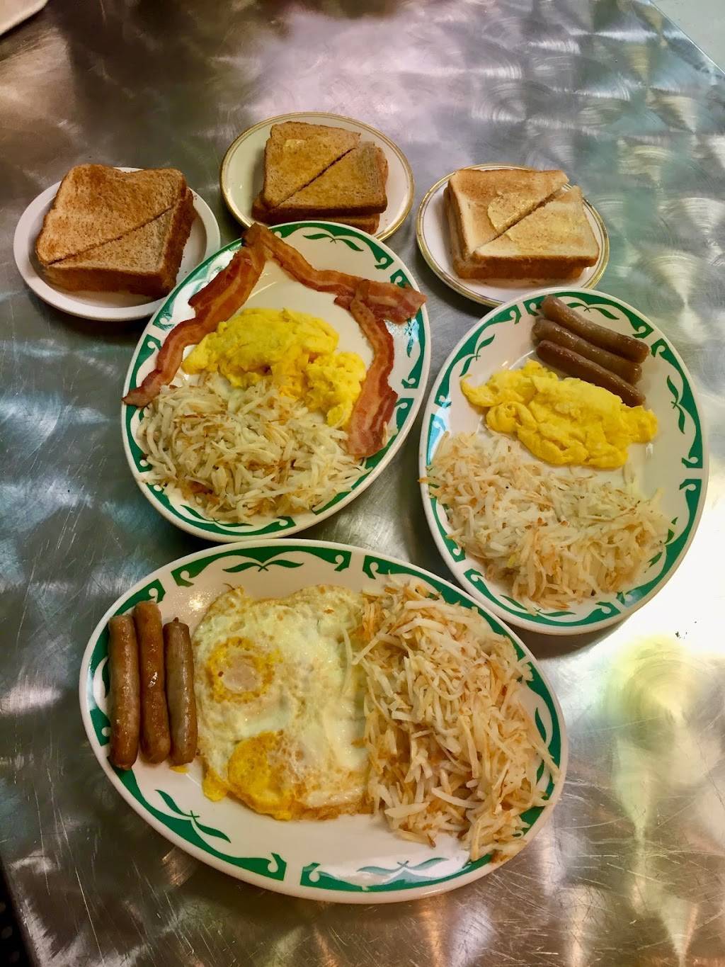 Plaza Family Restaurant | restaurant | 131 W Sunset Dr, Waukesha, WI 53189, USA | 2623494222 OR +1 262-349-4222