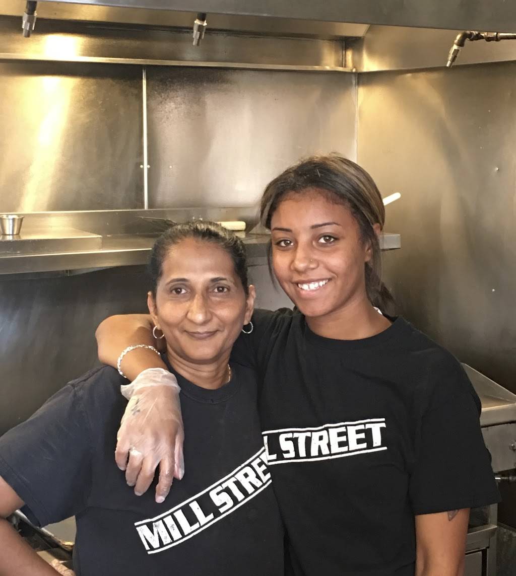 Mill Street Deli & Catering | restaurant | 233 Mill St, Waterbury, CT 06706, USA | 2035283914 OR +1 203-528-3914