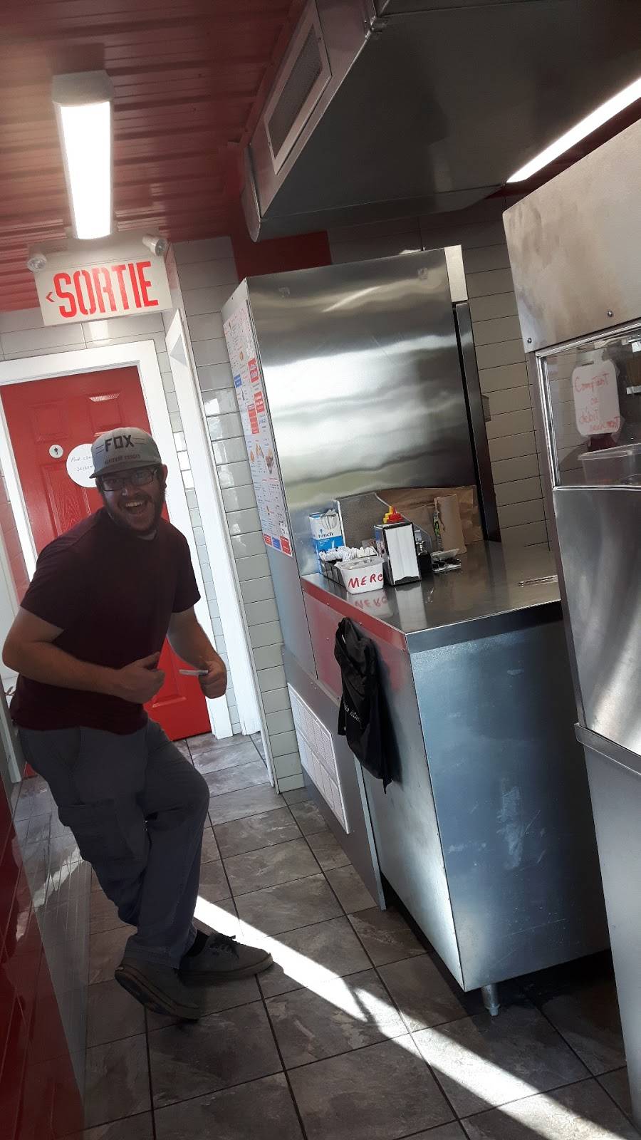 Restaurant Le Petit Hector | restaurant | 565 Rue Bélanger, Gatineau, QC J8L 2M7, Canada | 8199863838 OR +1 819-986-3838