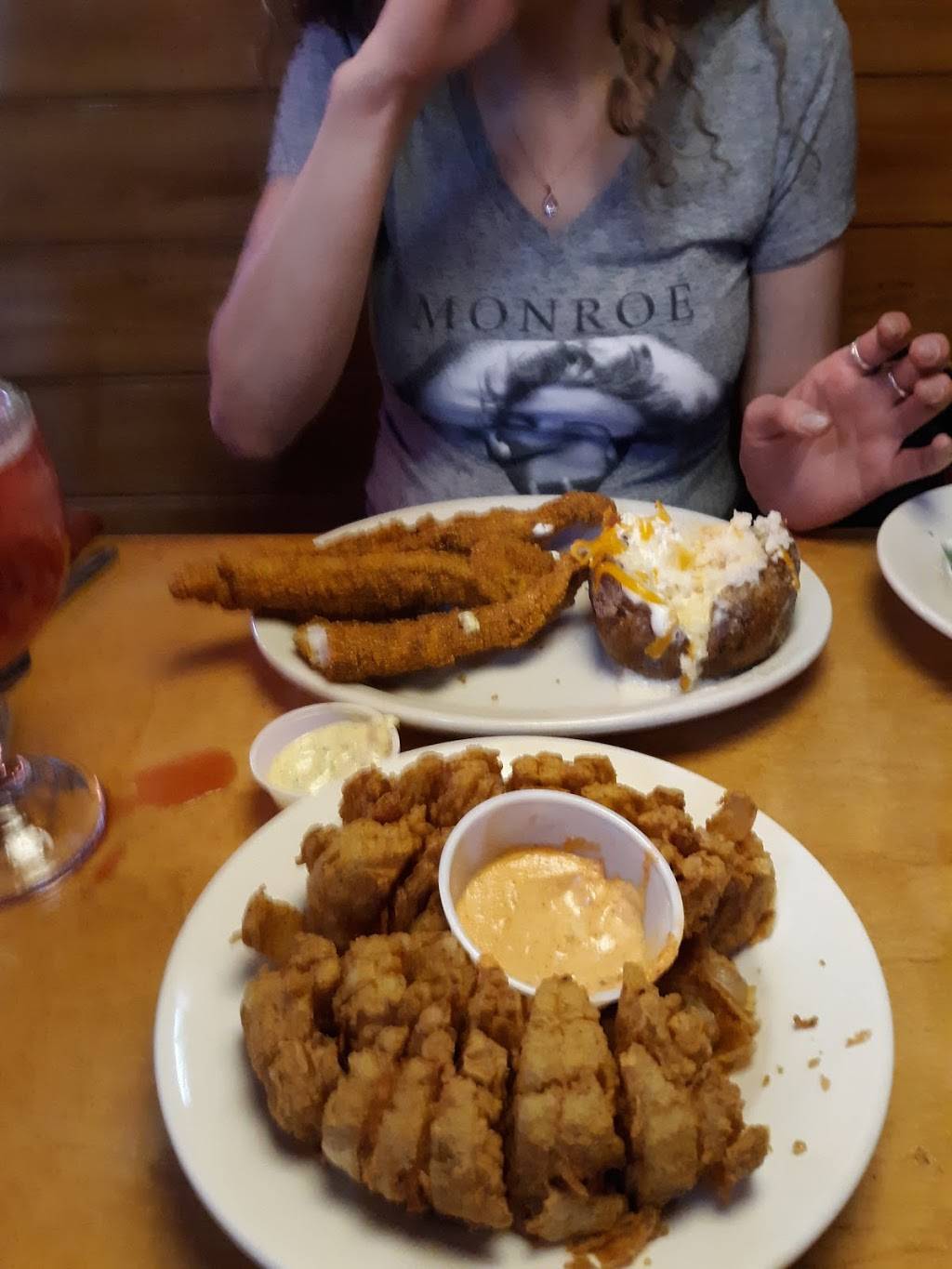 Texas Roadhouse | restaurant | 4200 S Western Ave, Marion, IN 46953, USA | 7655667177 OR +1 765-566-7177