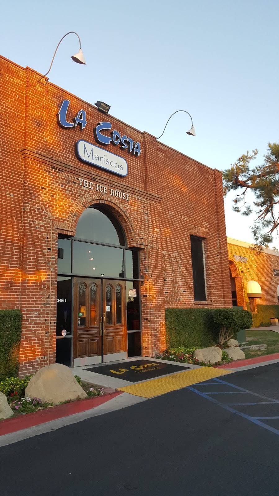 La Costa Mariscos Fine Mexican Food | restaurant | 3401 Chester Ave b, Bakersfield, CA 93301, USA | 6613222655 OR +1 661-322-2655