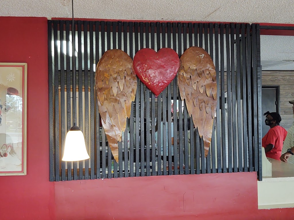 Lindys Chicken | restaurant | 19390 FL-20, Blountstown, FL 32424, USA | 8506747777 OR +1 850-674-7777