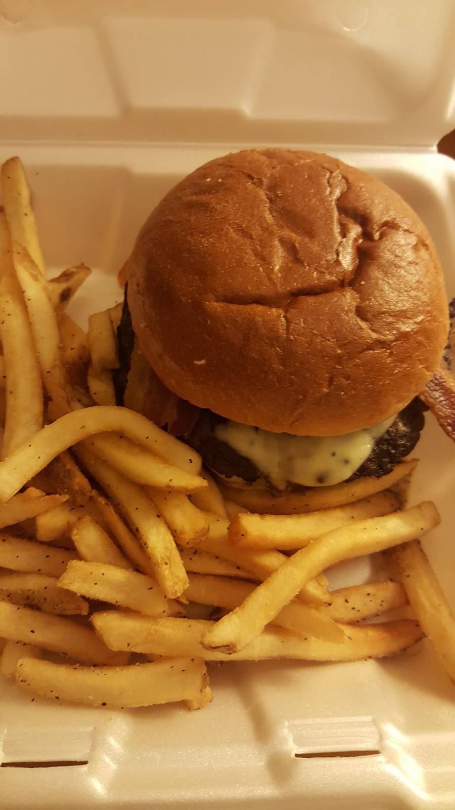 TGI Fridays | restaurant | 29 NE Interstate 410 Loop, San Antonio, TX 78216, USA | 2103773333 OR +1 210-377-3333