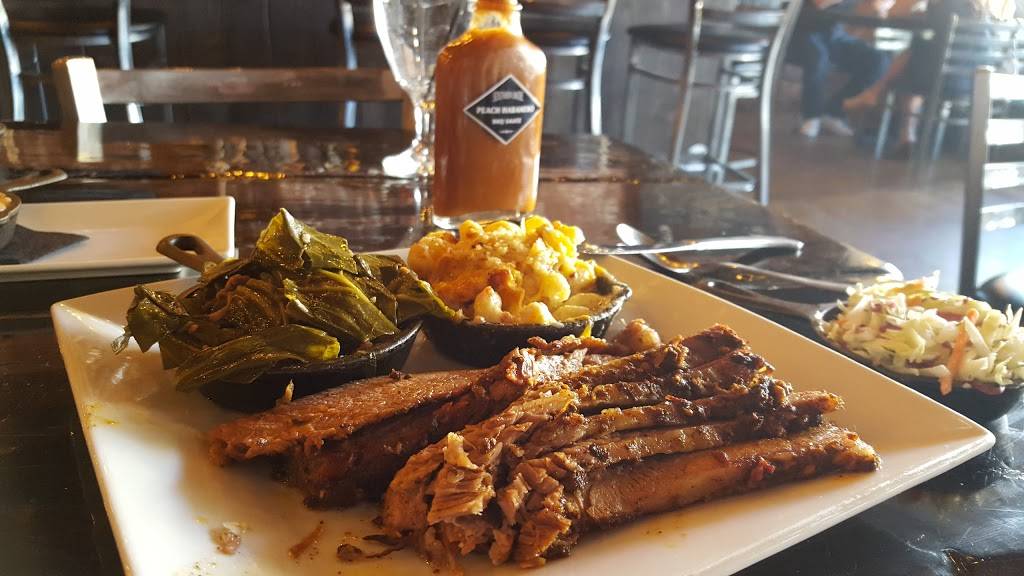 Smokehouse on Main | restaurant | 24255 Main St, Santa Clarita, CA 91321, USA | 6618884585 OR +1 661-888-4585