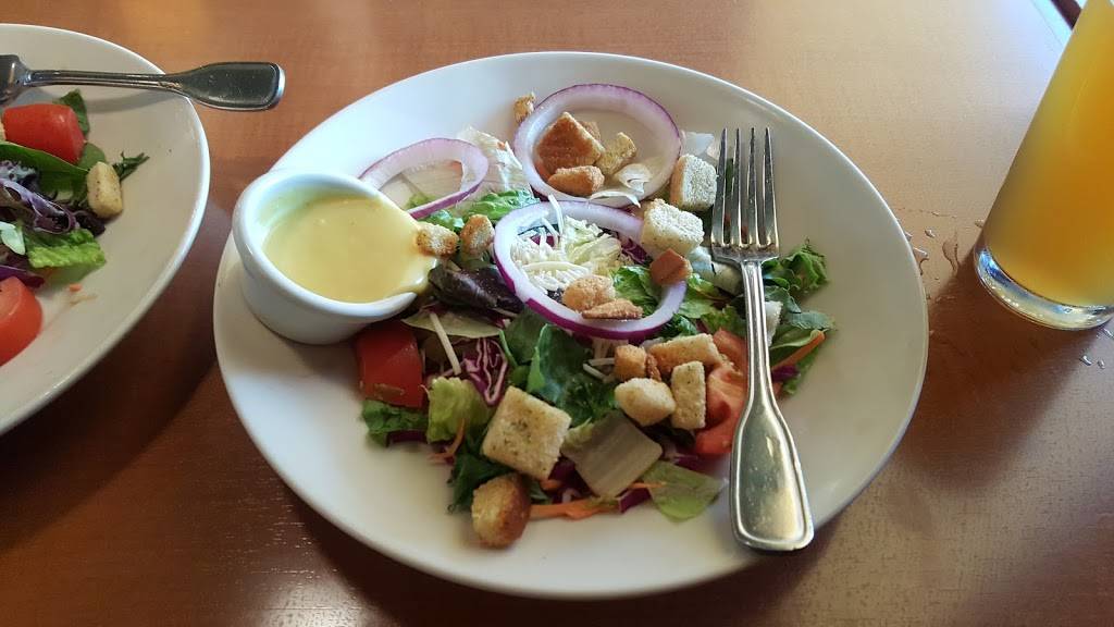 Tony Romas | restaurant | 350 Bell St, Dubuque, IA 52001, USA | 5636903249 OR +1 563-690-3249