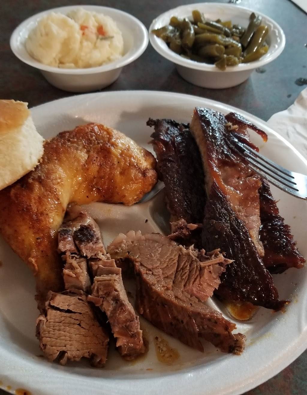 Rochelles BBQ | restaurant | 15521 TN-13, Hurricane Mills, TN 37078, USA | 9312964499 OR +1 931-296-4499