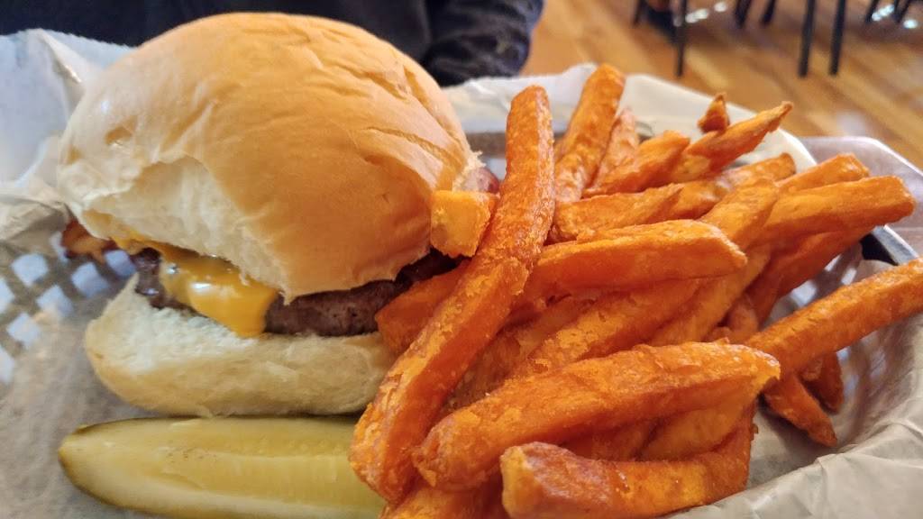 Badger Crossing Pub & Eatery | restaurant | 909 Front St, Cashton, WI 54619, USA | 6086545706 OR +1 608-654-5706