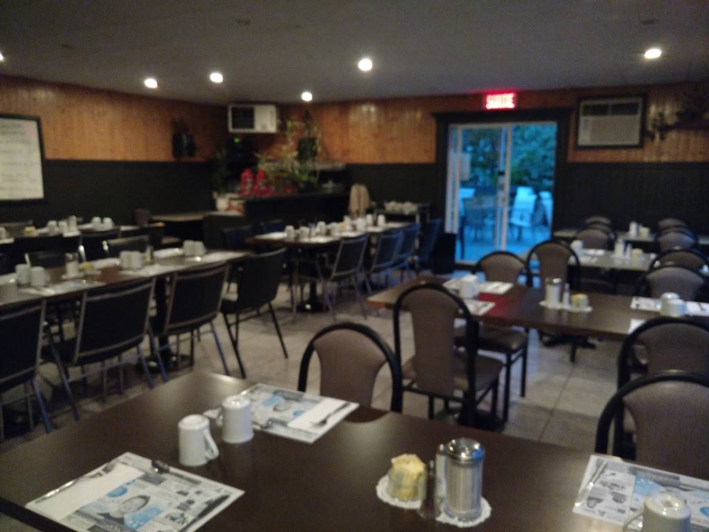 Restaurant LApéro | restaurant | 3 Chemin des Trois Lacs, Asbestos, QC J1T 3T2, Canada | 8198797000 OR +1 819-879-7000