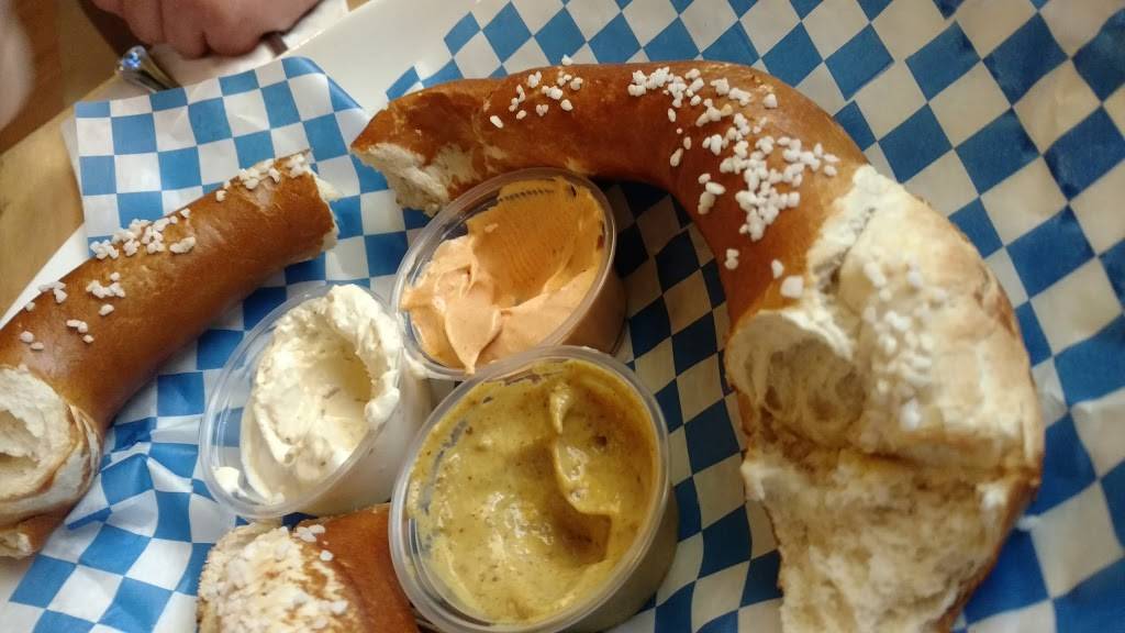 Old Town Beer Hall | restaurant | N116W15841 Main St, Germantown, WI 53022, USA | 2622933098 OR +1 262-293-3098