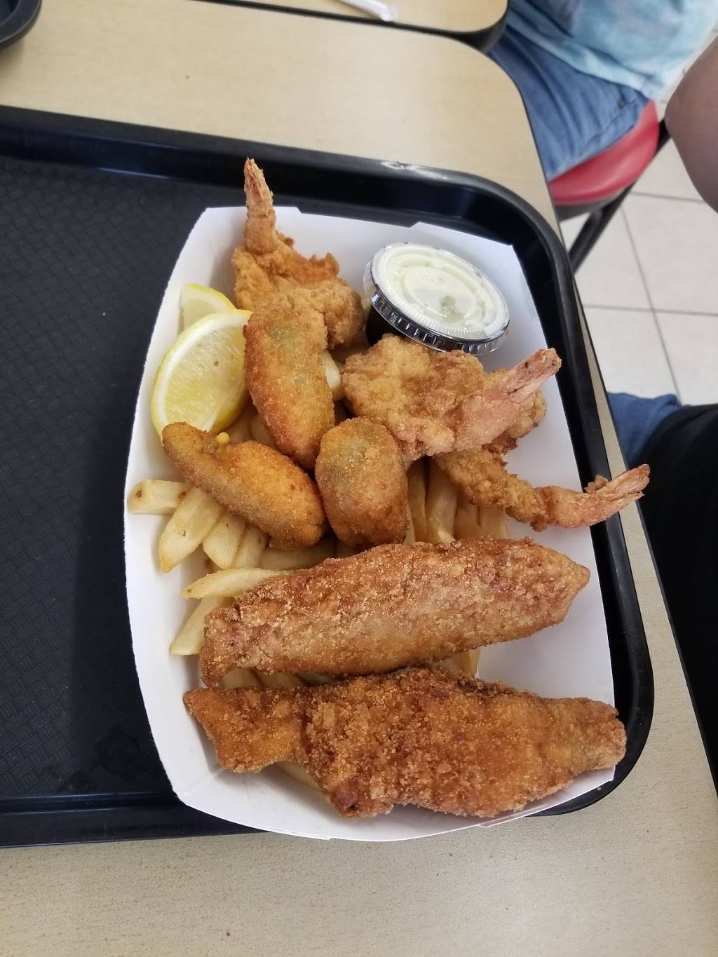 Vicks Famous Hamburgers | restaurant | 618 N Port Ave, Corpus Christi, TX 78408, USA | 3618825082 OR +1 361-882-5082