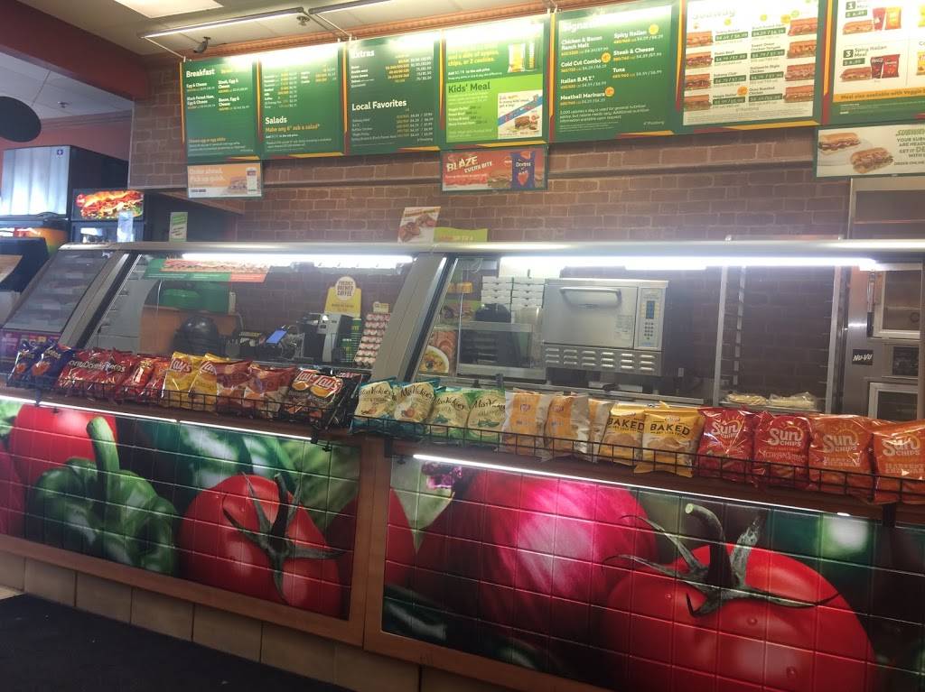 Subway Restaurants | restaurant | 1763 Freedom Dr, Naperville, IL 60540, USA | 6305779104 OR +1 630-577-9104