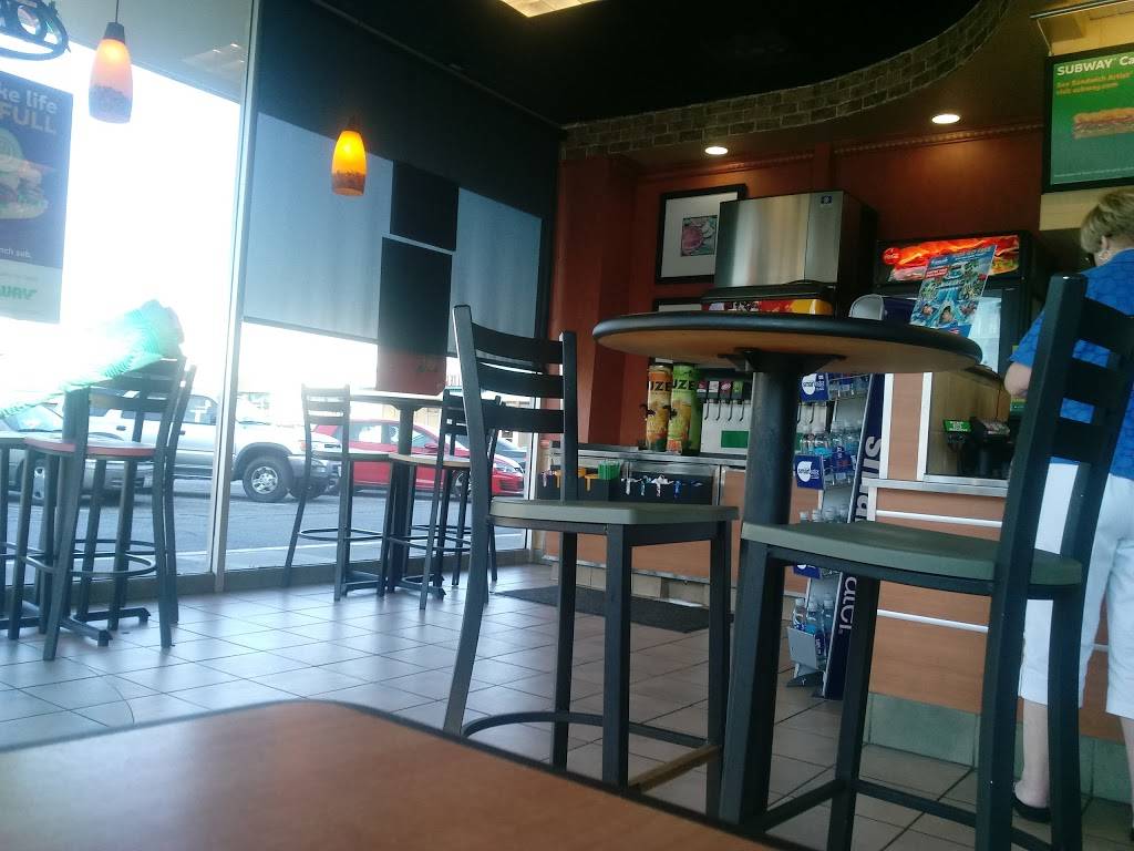 Subway Restaurants | restaurant | 24270 Lyons Ave, Santa Clarita, CA 91321, USA | 6612534999 OR +1 661-253-4999
