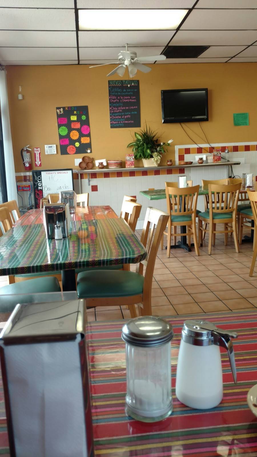 Tolucos Restaurant | restaurant | 497 Washington Blvd, Montebello, CA 90640, USA | 3237282645 OR +1 323-728-2645