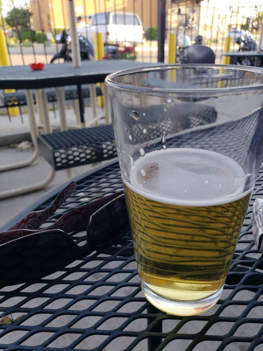 Full House Bar | restaurant | 4272 S Broadway, Englewood, CO 80113, USA | 7204854494 OR +1 720-485-4494