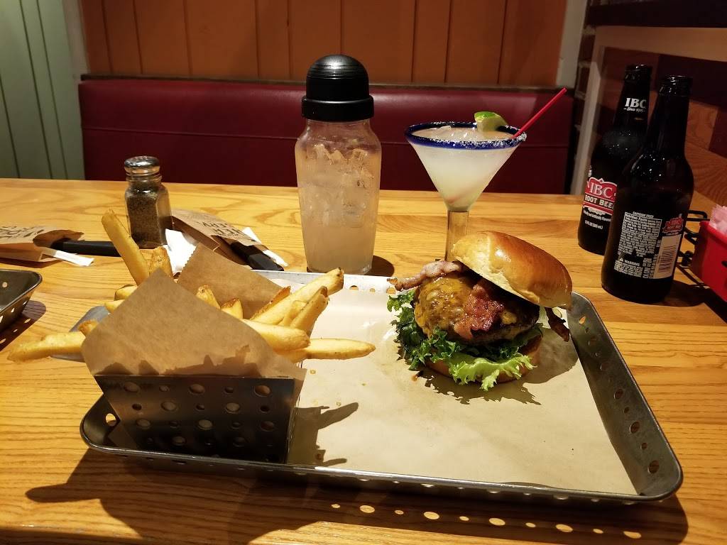 Chilis Grill & Bar | restaurant | 5150 E Broadway Blvd, Tucson, AZ 85711, USA | 5207473330 OR +1 520-747-3330