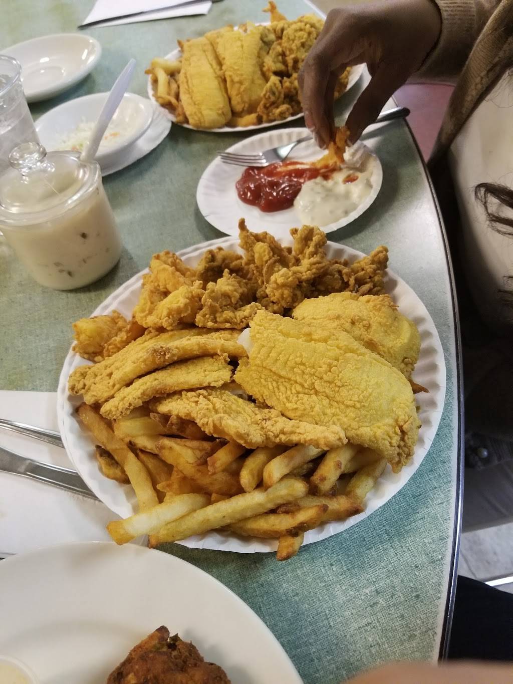 Bigelows New England Fried Clams | restaurant | 79 N Long Beach Rd, Rockville Centre, NY 11570, USA | 5166783878 OR +1 516-678-3878