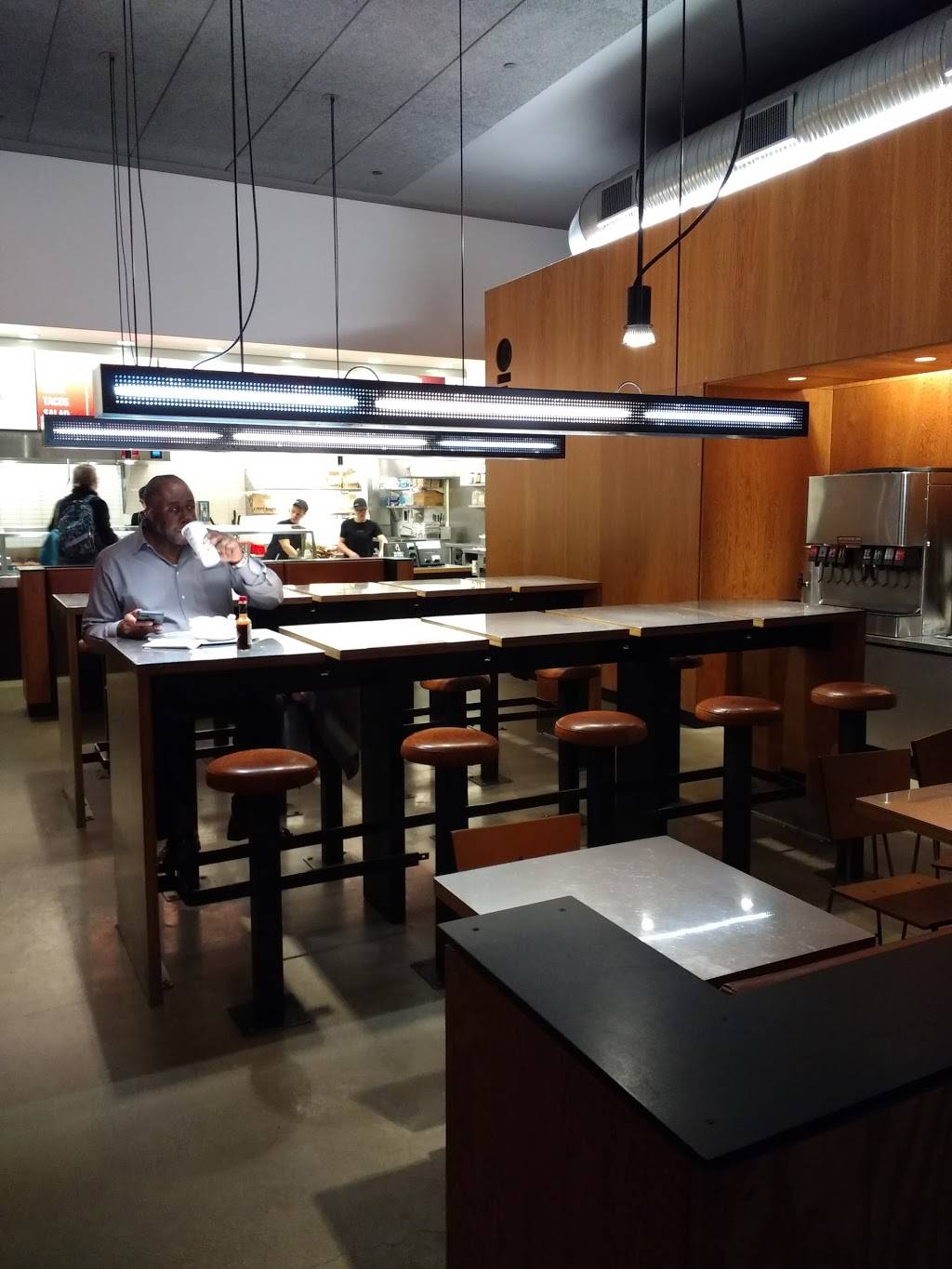 Chipotle Mexican Grill | restaurant | 222 Market St, Newark, NJ 07102, USA | 8622351110 OR +1 862-235-1110