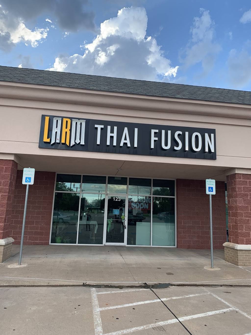 LARM THAI FUSION | restaurant | 1333 N Santa Fe Ave #123, Edmond, OK 73003, USA | 4059062382 OR +1 405-906-2382