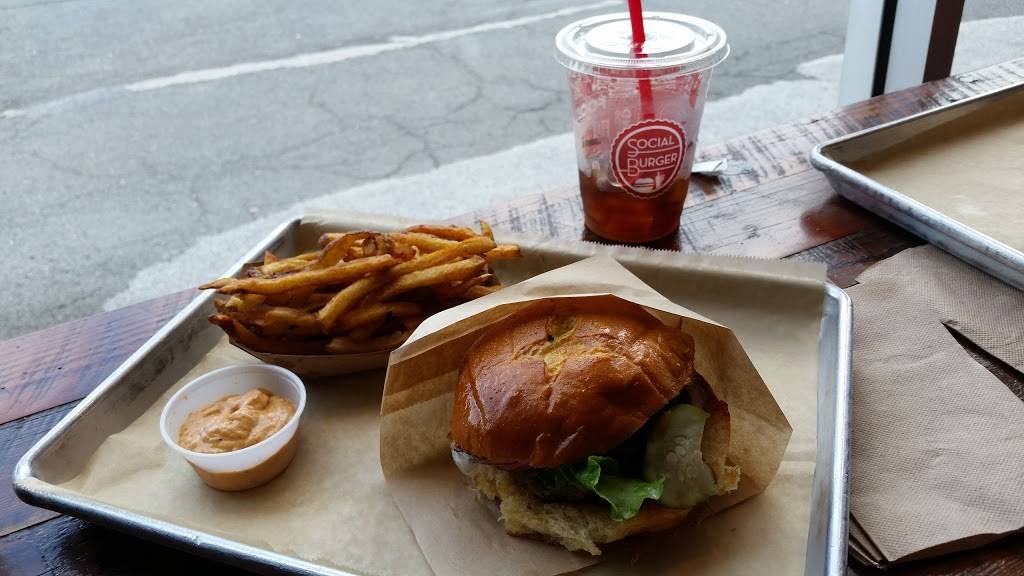 Social Burger | restaurant | 350 Maple Ave W, Vienna, VA 22180, USA | 7033645420 OR +1 703-364-5420