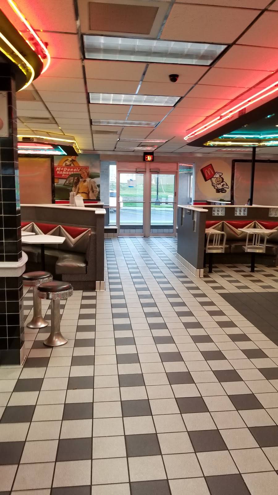 McDonalds | cafe | 1640 SW Wanamaker Rd, Topeka, KS 66604, USA | 7852721955 OR +1 785-272-1955