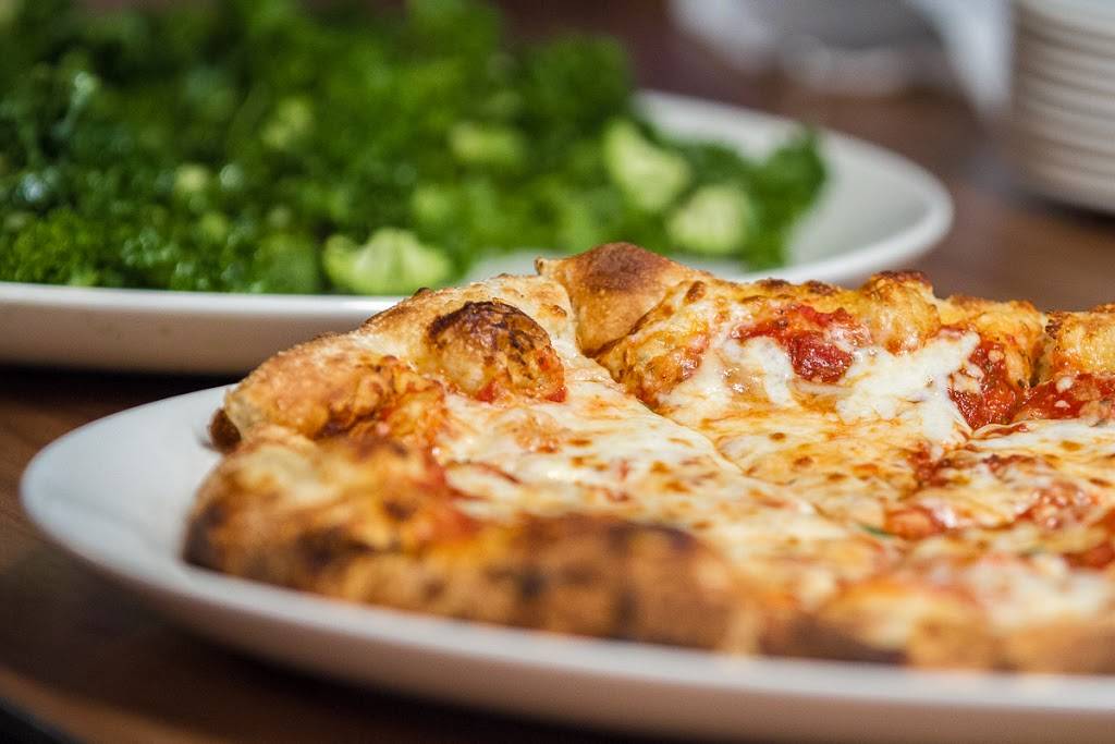 Effinghams Coal Fired Pizza and Taphouse | restaurant | 202 High St, Farmville, VA 23901, USA | 4346581400 OR +1 434-658-1400