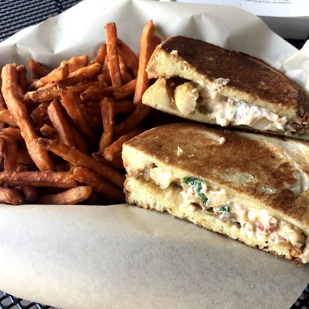 Fish District | meal takeaway | 665 San Rodolfo Dr, Solana Beach, CA 92075, USA | 8582994888 OR +1 858-299-4888