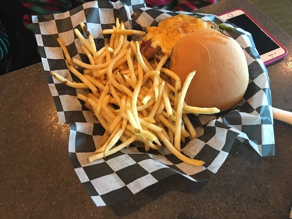 Louies Grill & Bar | restaurant | 1201 Northwest 178th Street, Highland Park Rd, Edmond, OK 73012, USA | 4053482288 OR +1 405-348-2288