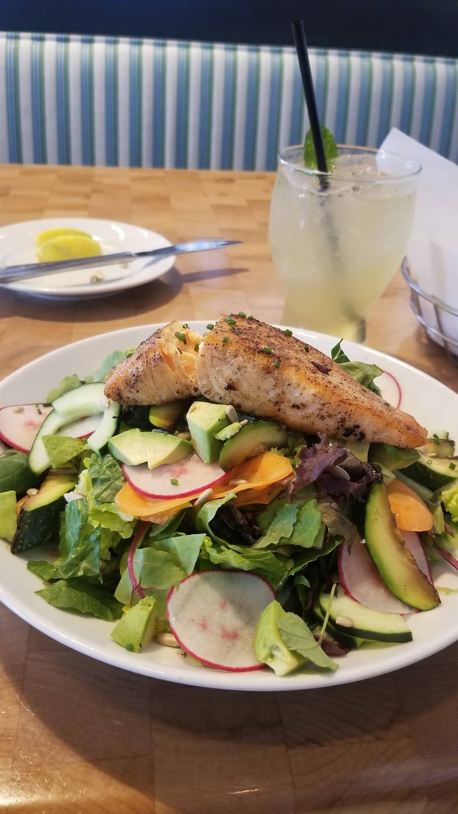 Zinburger Wine & Burger Bar | restaurant | 2502 E Camelback Rd Suite 127, Phoenix, AZ 85016, USA | 6024249500 OR +1 602-424-9500