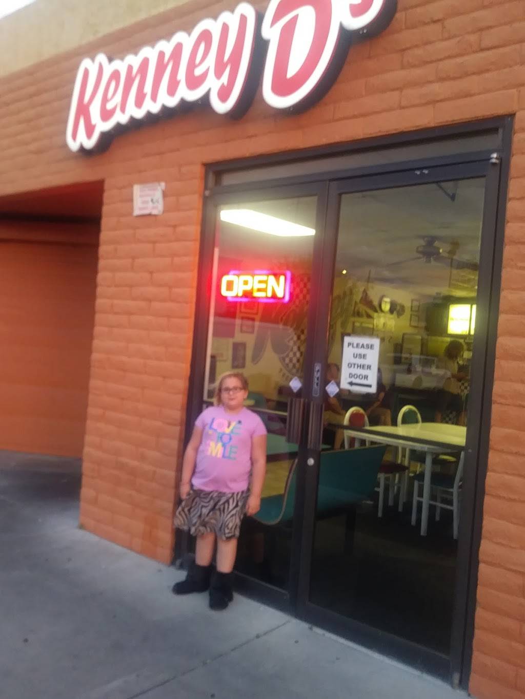 Kenney Ds | restaurant | 8060 E 22nd St #100, Tucson, AZ 85710, USA | 5207228900 OR +1 520-722-8900
