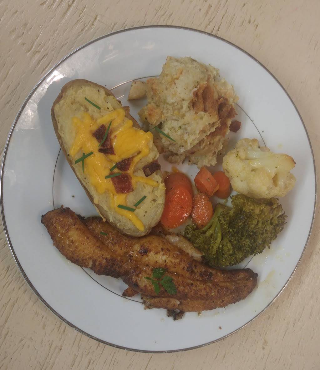 Christopher Manor Restaurant | restaurant | 10030 Lick Creek Rd, Big Sandy, TN 38221, USA | 7315932385 OR +1 731-593-2385