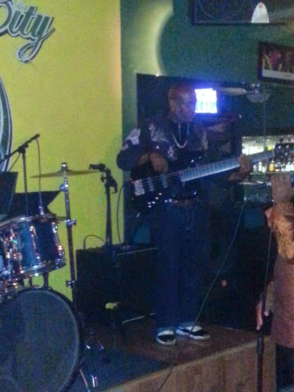 Emerald City Grill | restaurant | 2532 Martin Luther King Jr Blvd, Dallas, TX 75215, USA | 2144214648 OR +1 214-421-4648