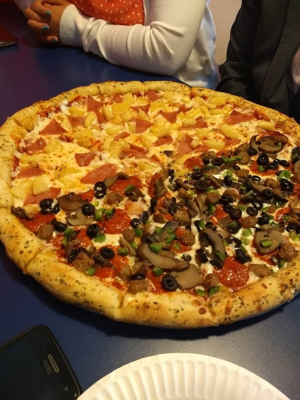 Maminos Pizza | restaurant | Blvd. Geranios 512, Las Lomitas, 22810 Ensenada, B.C., Mexico | 016461749001 OR +52 646 174 9001