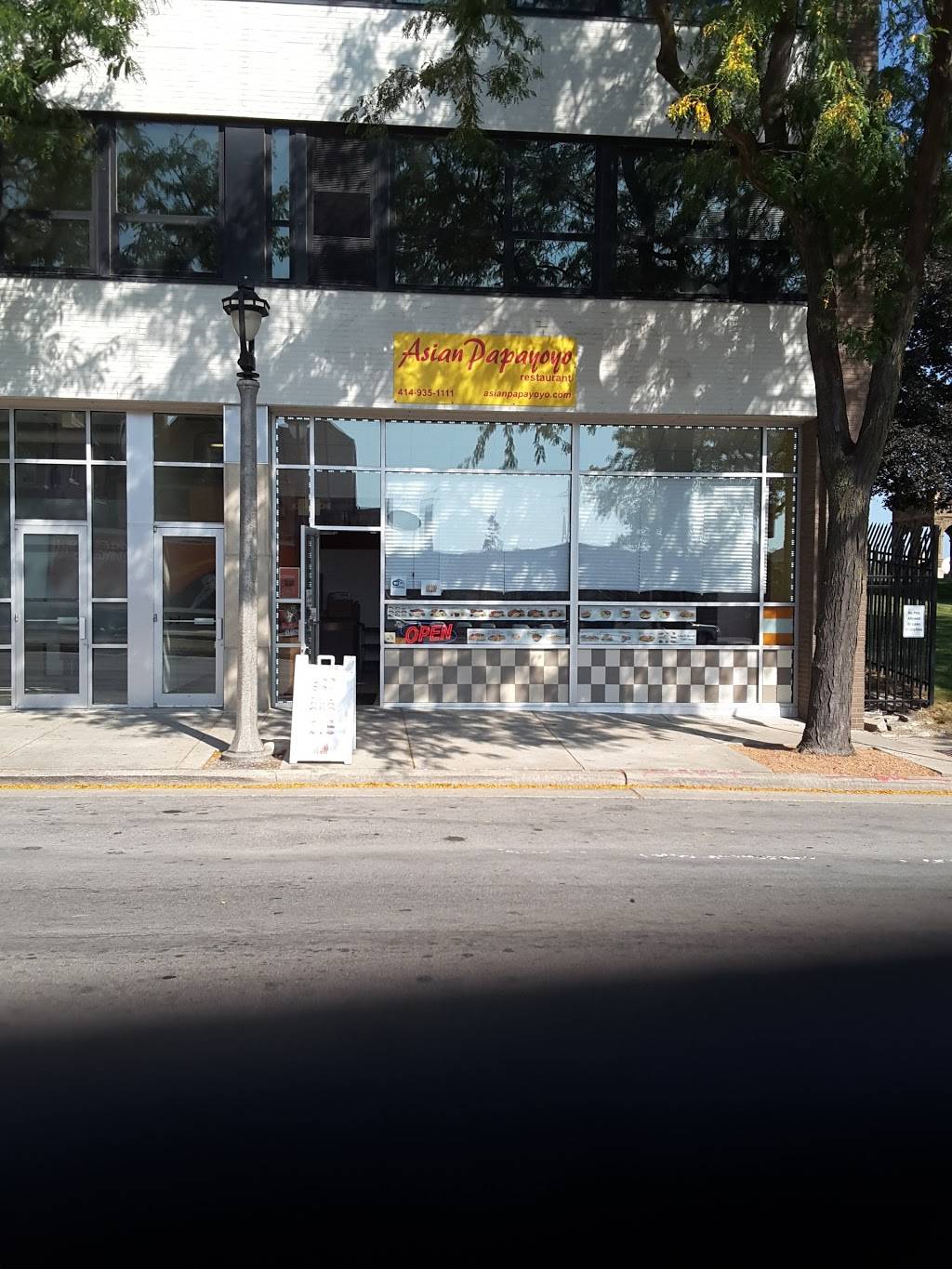 Asian Papayoyo | restaurant | 2020 W Wisconsin Ave, Milwaukee, WI 53233, USA | 4149351111 OR +1 414-935-1111