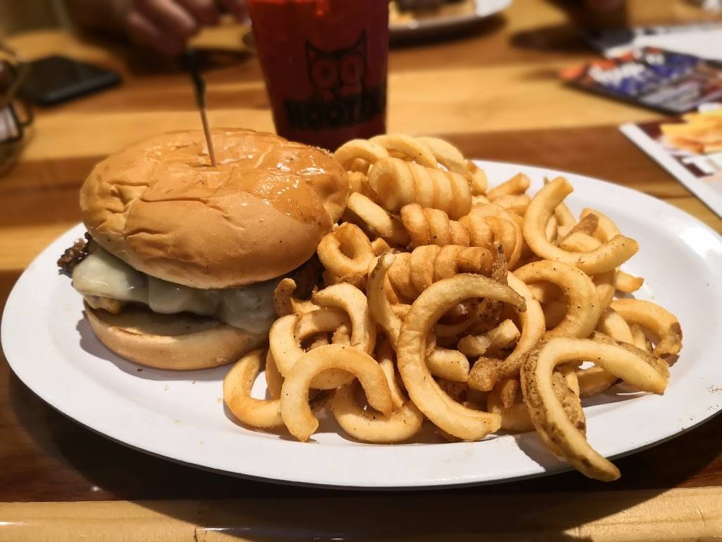 Hooters | meal takeaway | 8695 NW 13th Terrace, Miami, FL 33126, USA | 3055935088 OR +1 305-593-5088