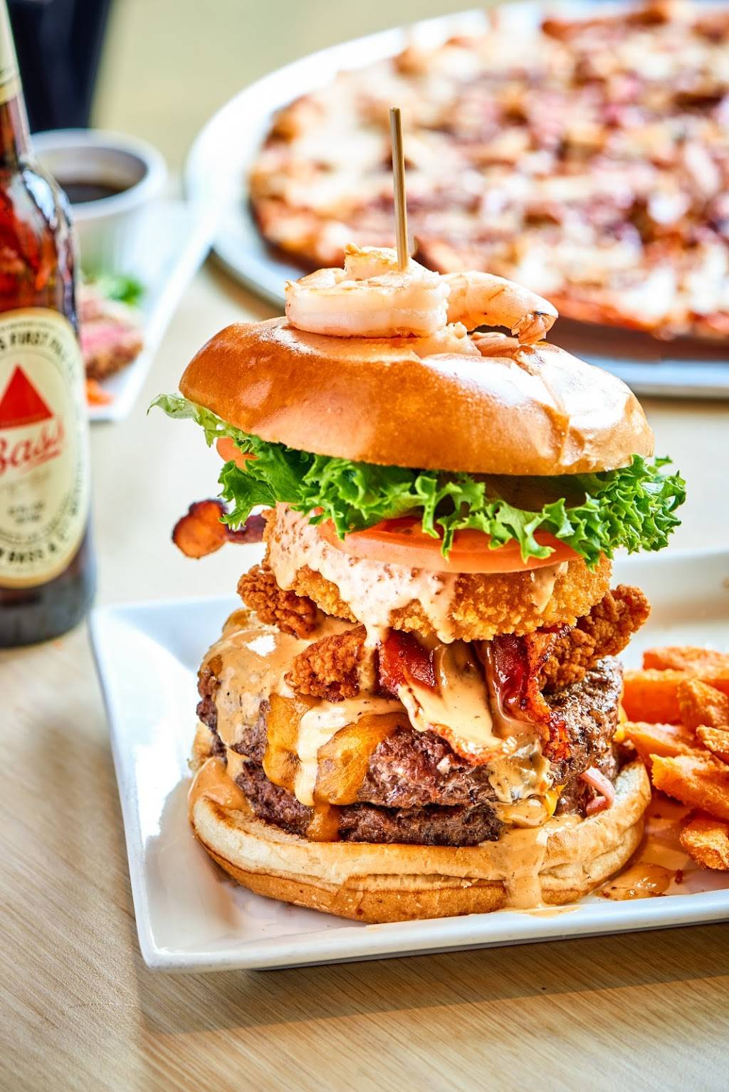 Shakers Bar and Grill | restaurant | 49617 Grand River Ave, Wixom, MI 48393, USA | 2487737927 OR +1 248-773-7927