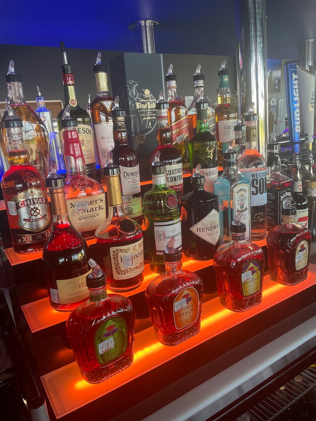 Touchdown Sports Bar & Lounge | restaurant | 1409 N Cockrell Hill Rd Suite 100, DeSoto, TX 75115, USA | 2142429964 OR +1 214-242-9964