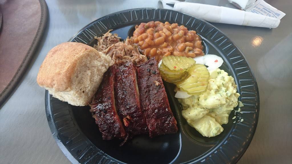 Off the Bone Barbeque | restaurant | 1734 S Lamar St, Dallas, TX 75215, USA | 2145659551 OR +1 214-565-9551