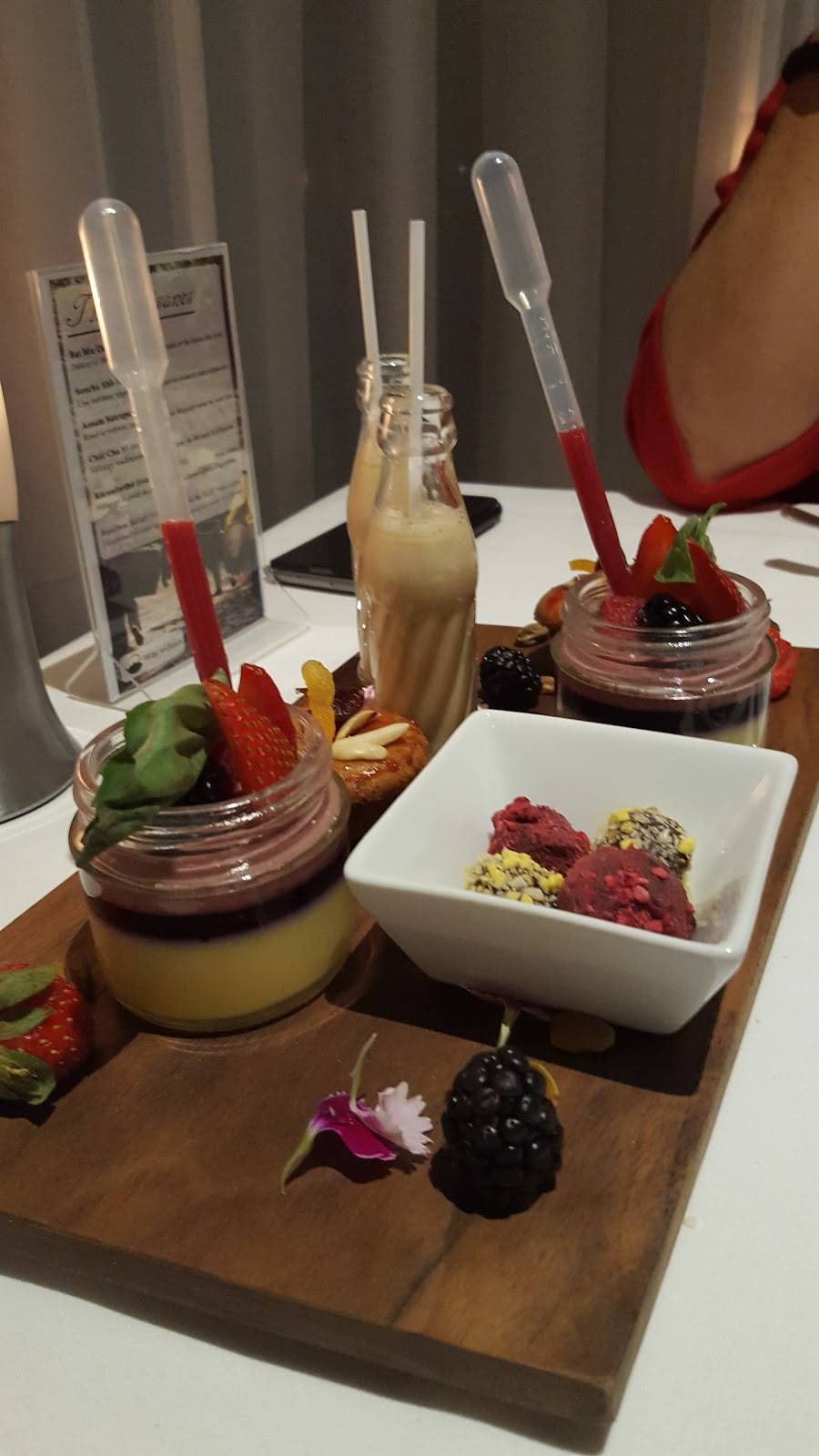 Table des Trois Vallées | restaurant | 584 Rue Maclaren E, Gatineau, QC J8L 2W1, Canada | 81998685144444 OR +1 819-986-8514 ext. 4444