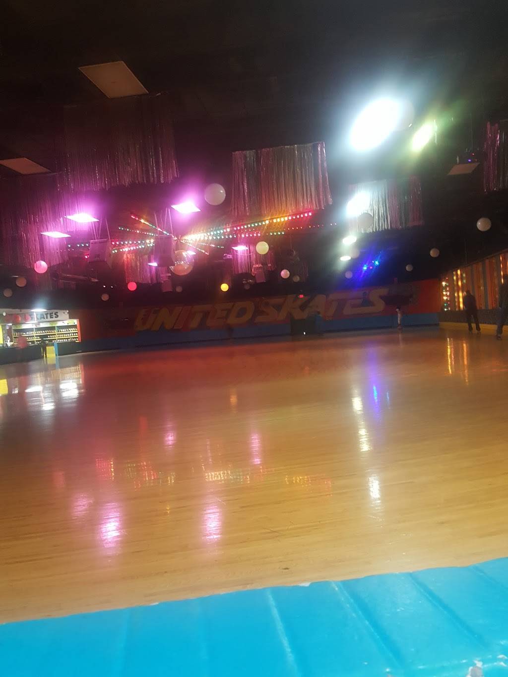 United Skates of America | restaurant | 3362 Refugee Rd, Columbus, OH 43232, USA | 6142397202 OR +1 614-239-7202