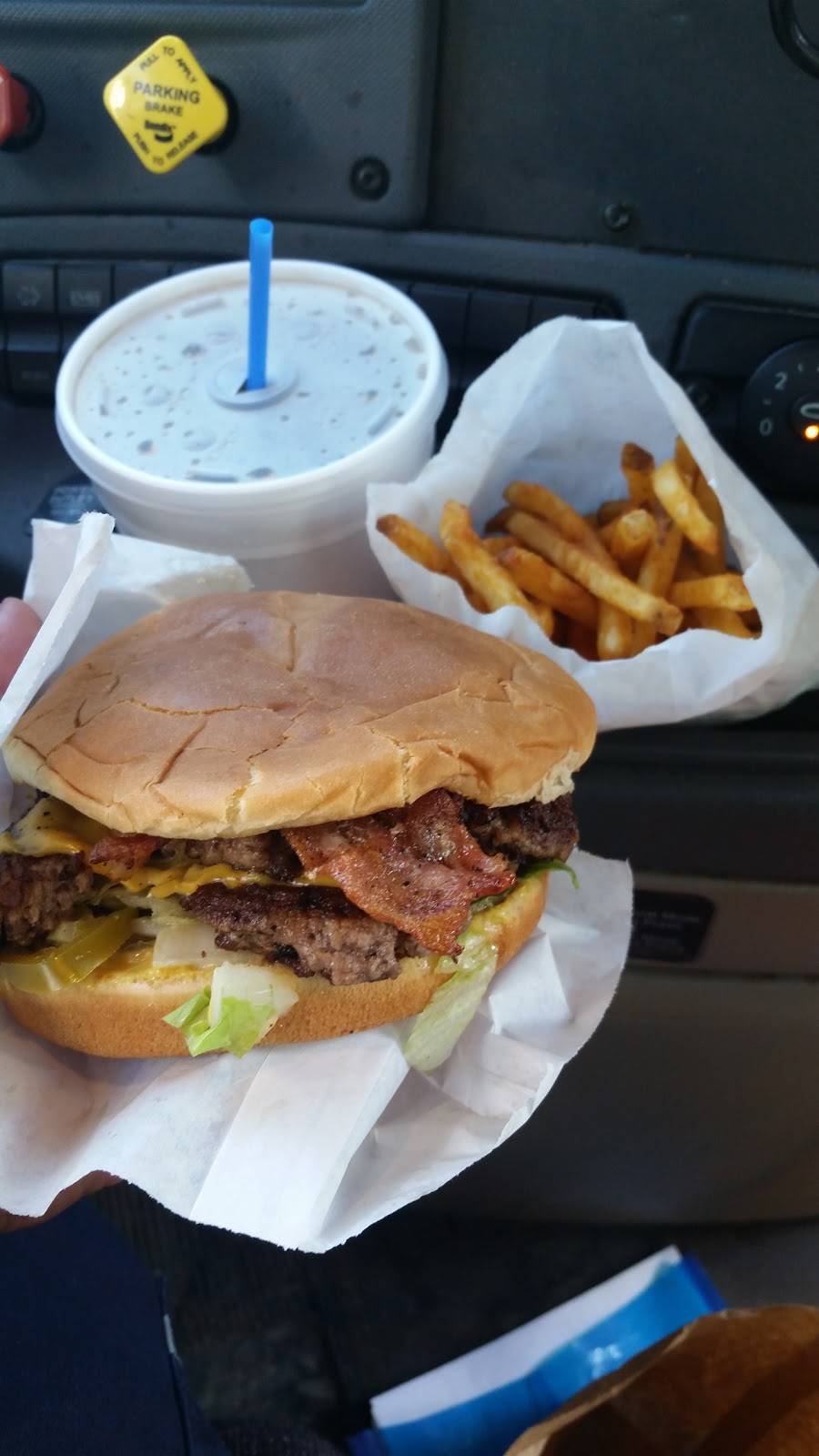 Brads Burgers | restaurant | 105 W 6th St, Lampasas, TX 76550, USA | 5125563144 OR +1 512-556-3144